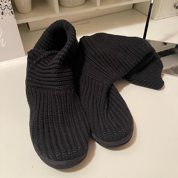 Uggs knitted boots soft and easy to put it on - Picture 6 of 15